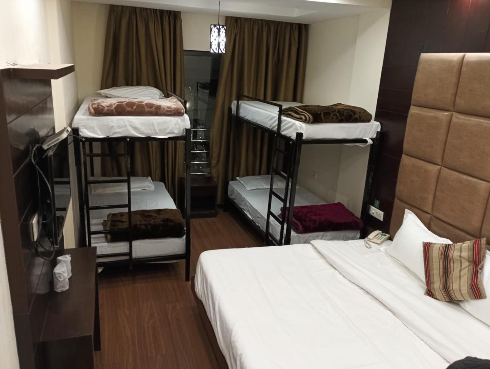 The Bunkk Inn Hotel & Restaurant Масурі Екстер'єр фото