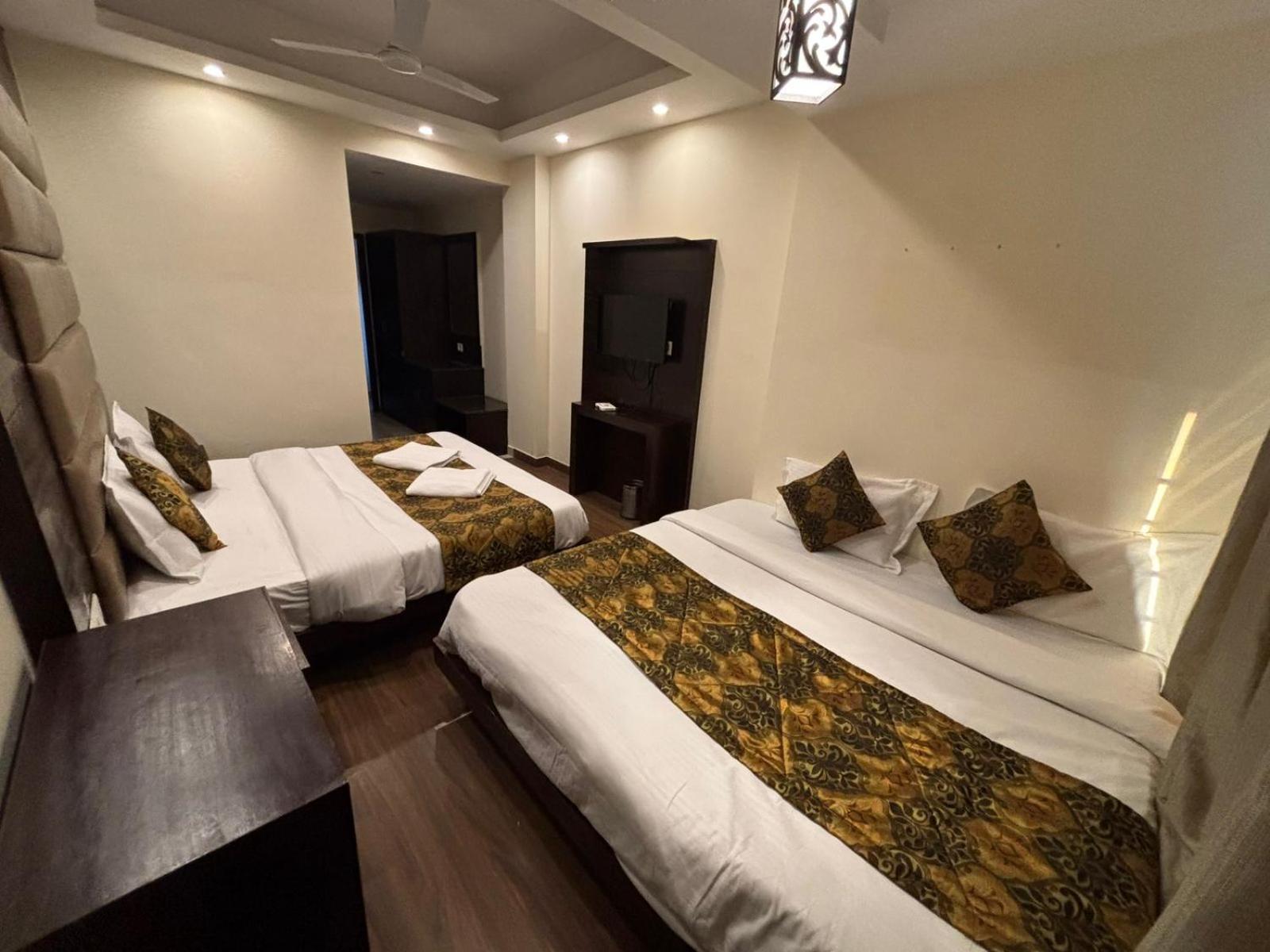 The Bunkk Inn Hotel & Restaurant Масурі Екстер'єр фото