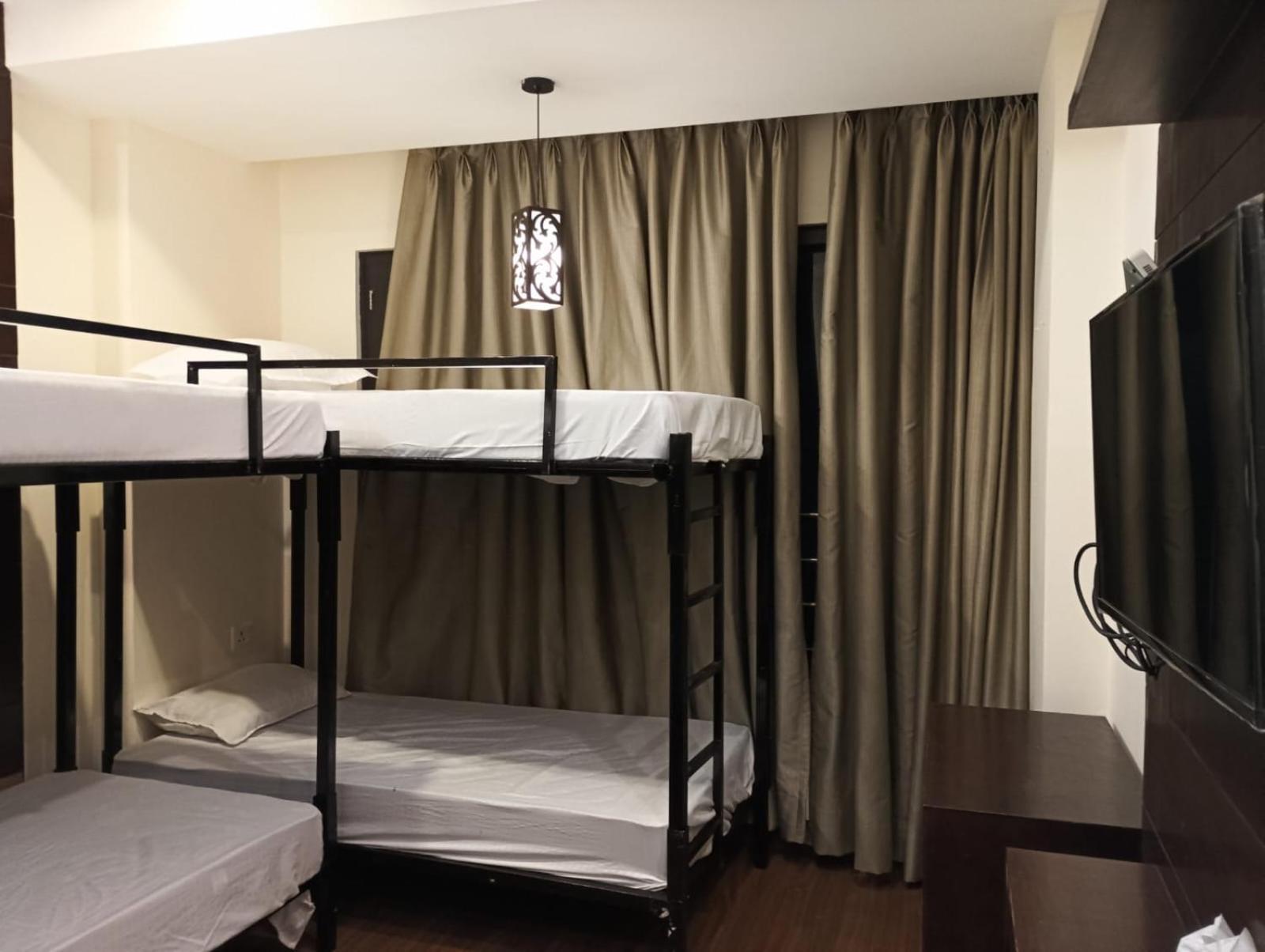 The Bunkk Inn Hotel & Restaurant Масурі Екстер'єр фото